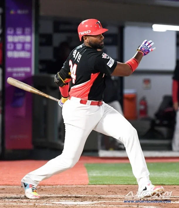 KBO 최초 기록 탄생! KIA 외인 '초대박' 났다…KIA, 롯데 잡고 2연패 탈출 [부산 리뷰]